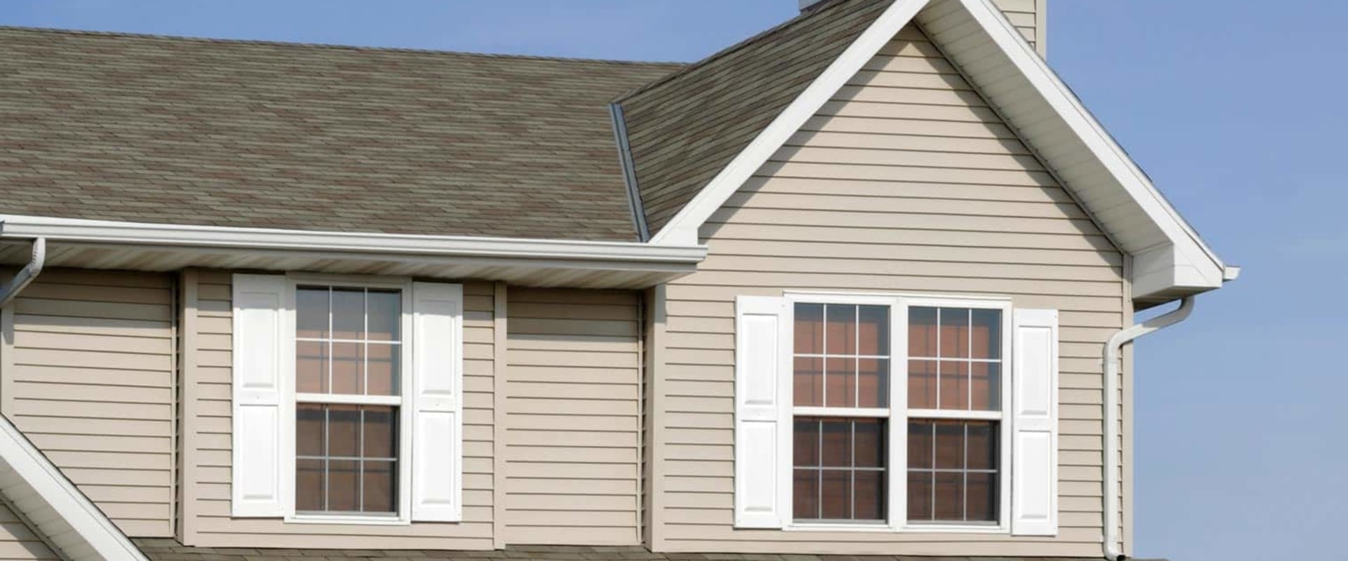 Is it cheaper to do vinyl siding or wood siding?